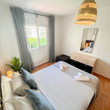 Large & Cozy Centrally Apartment 토레몰리노스 외부 사진