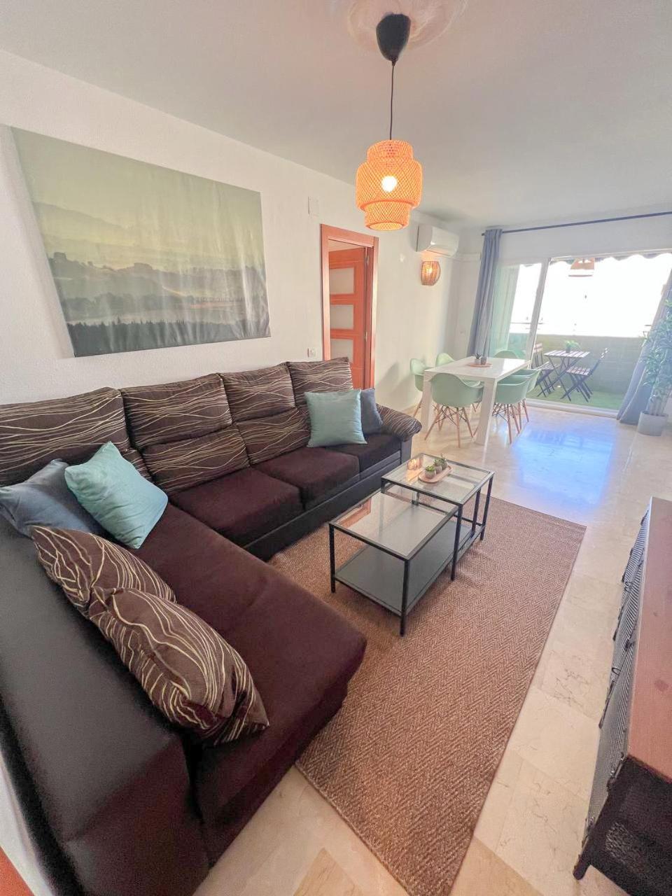 Large & Cozy Centrally Apartment 토레몰리노스 외부 사진