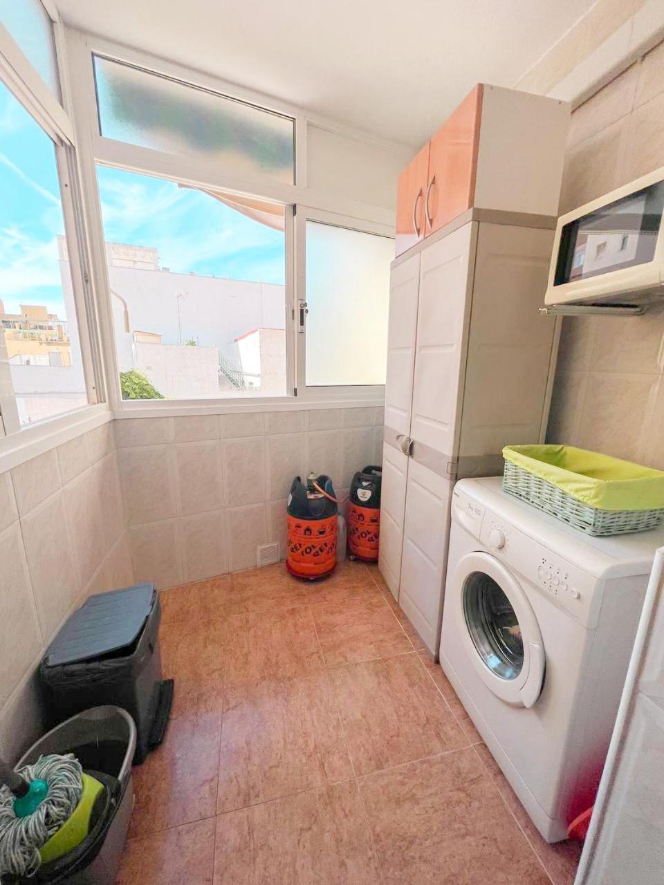 Large & Cozy Centrally Apartment 토레몰리노스 외부 사진