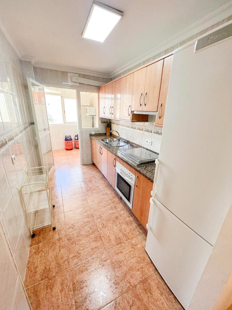Large & Cozy Centrally Apartment 토레몰리노스 외부 사진