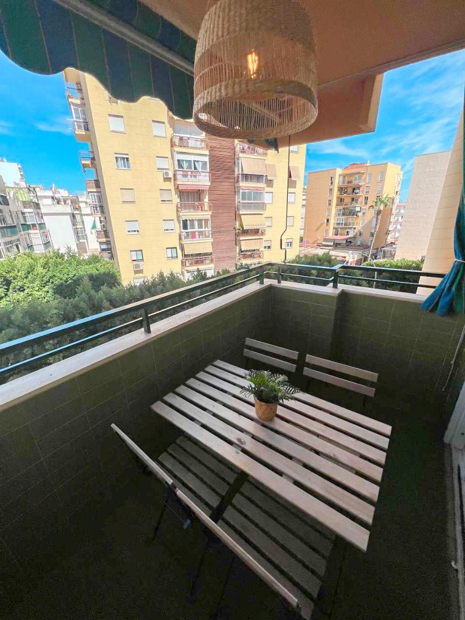Large & Cozy Centrally Apartment 토레몰리노스 외부 사진