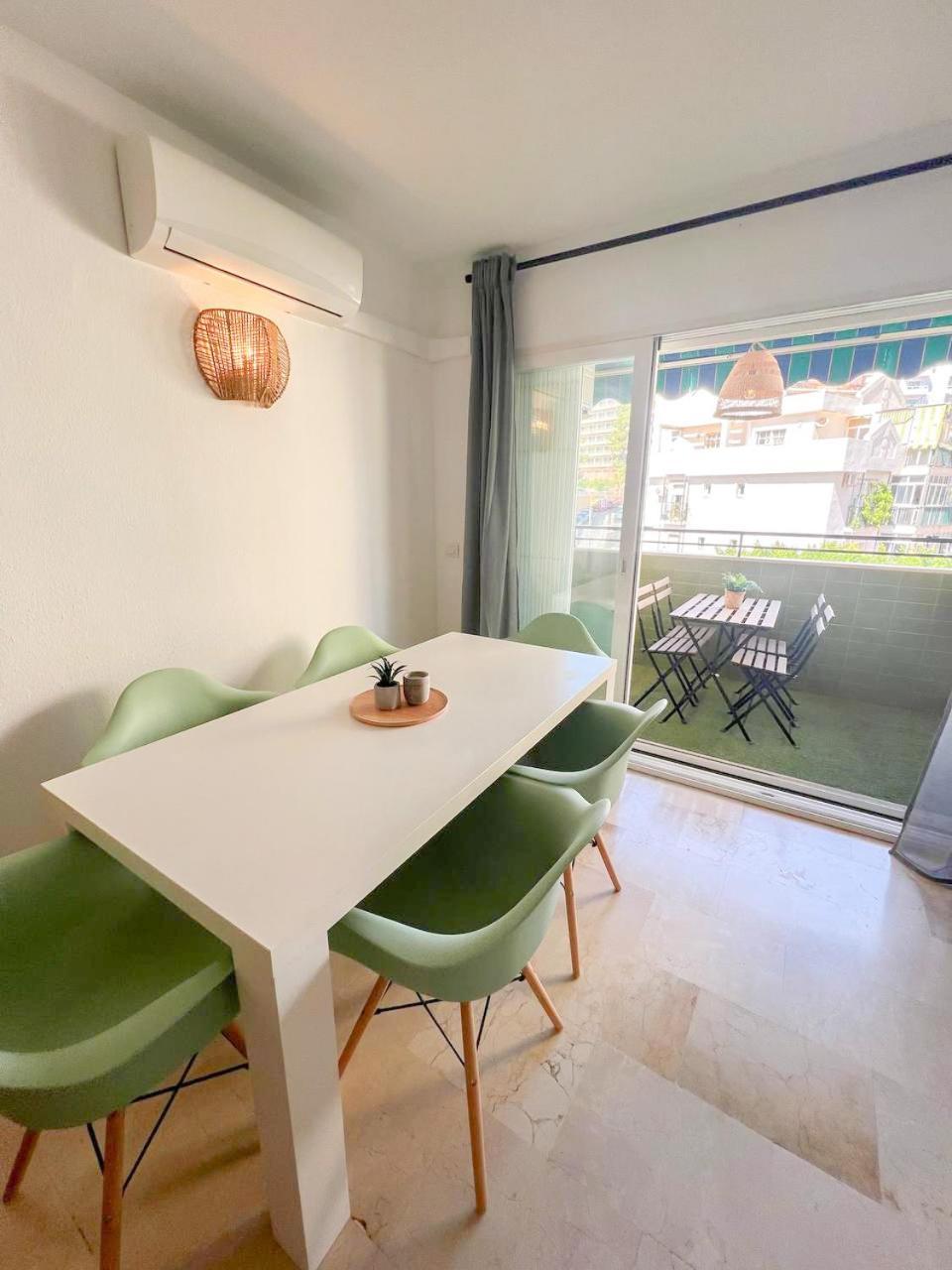 Large & Cozy Centrally Apartment 토레몰리노스 외부 사진