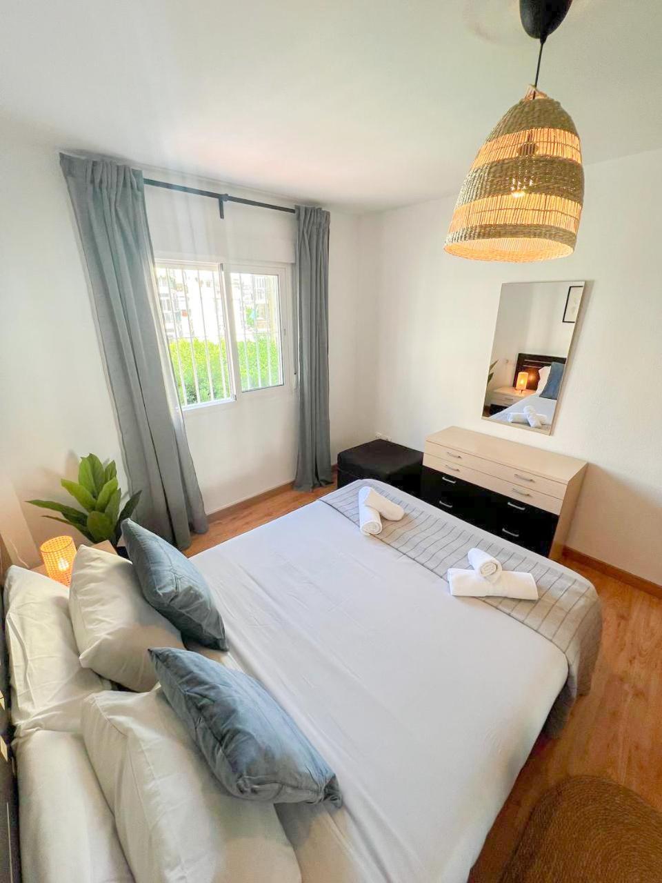 Large & Cozy Centrally Apartment 토레몰리노스 외부 사진