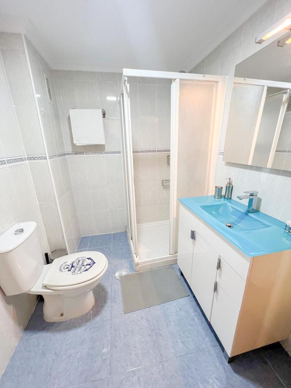 Large & Cozy Centrally Apartment 토레몰리노스 외부 사진